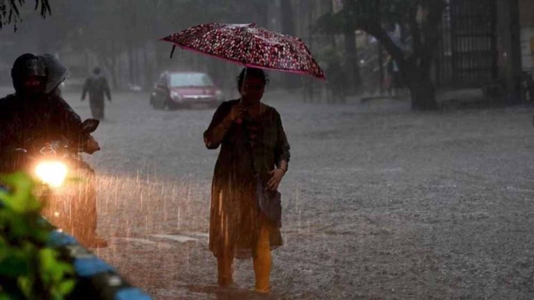 अगले सात दिनों तक उत्तर भारत समेत देशभर के कई हिस्सों में मूसलाधार बारिश की चेतावनी जारी