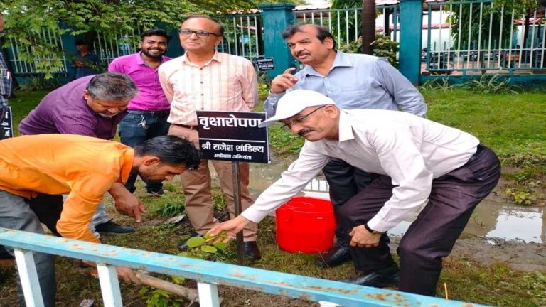 एम.पी. ट्रांसको मुख्यालय में हुआ वृहद पौधारोपण