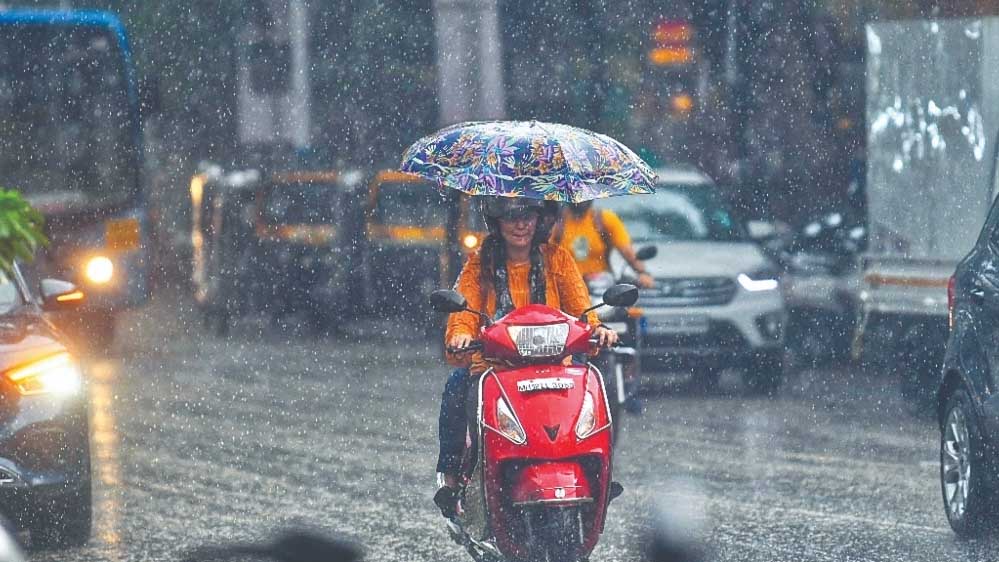 बारिश में डूब रहा मध्य प्रदेश, आज सतना रीवा सिंगरौली समेत इन जिलों में फट सकते हैं बादल