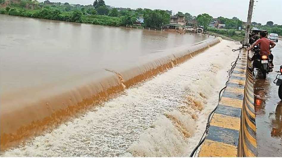 मध्‍य प्रदेश के श्‍योपुर में जोरदार बारिश का असर जनजीवन पर पड़ा, कोटा से कटा संपर्क