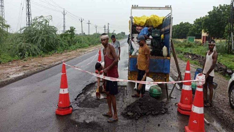 राजस्थान-टोंक में कल से शुरू हो रही लख्खी पदयात्रा के लिए सड़कों की मरम्मत में जुटीं 6 टीमें