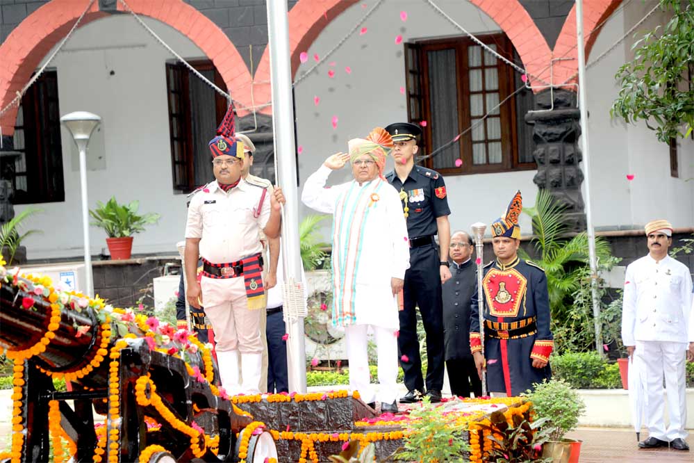 स्वतंत्रता दिवस पर राजभवन में आयोजित हुआ समारोह