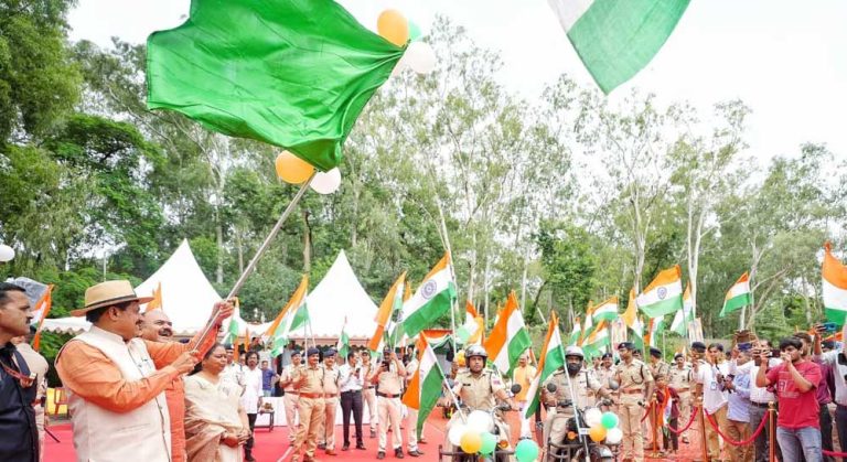 "हर घर तिरंगा" अभियान के तहत आयोजित तिरंगा महारैली को माननीय मुख्यमंत्री ने दिखाई हरी झंडी