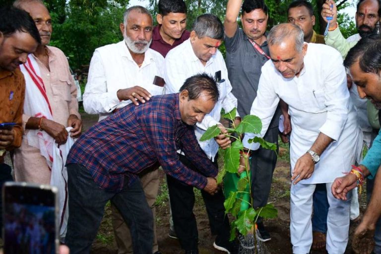 रक्षाबंधन एक प्राचीन परम्परा है, जो हमारी संस्कृति का एक हिस्सा है : वन मंत्री रावत