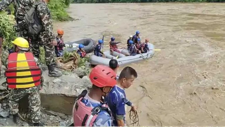 नेपाल बस हादसे में 27 पहुंचा मौत का आंकड़ा, 44 लोग थे सवार, सीएम योगी ने लिया संज्ञान