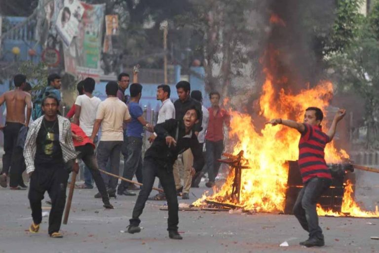 Bangladesh हिंसा में अब तक 1000 लोगों की मौत..400 लोगों के आंखों की रोशनी गई