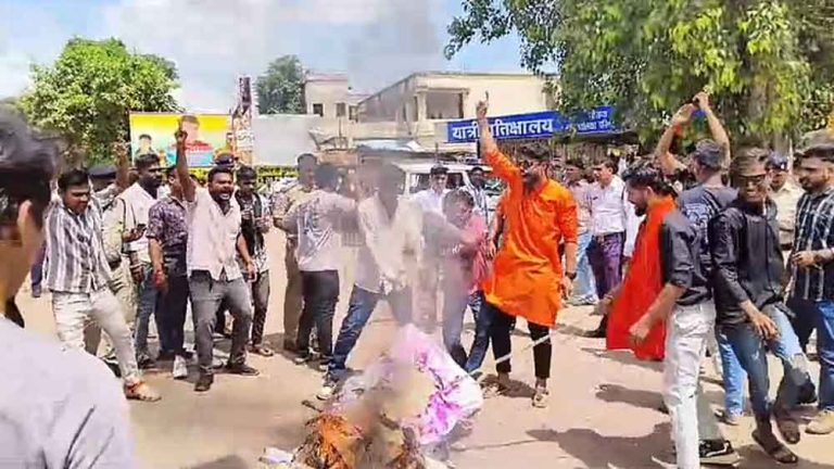 छत्तीसगढ़-बालोद में बजरंग दल ने शव यात्रा निकालकर पूर्व सीएम भूपेश बघेल का पुतला फूंका