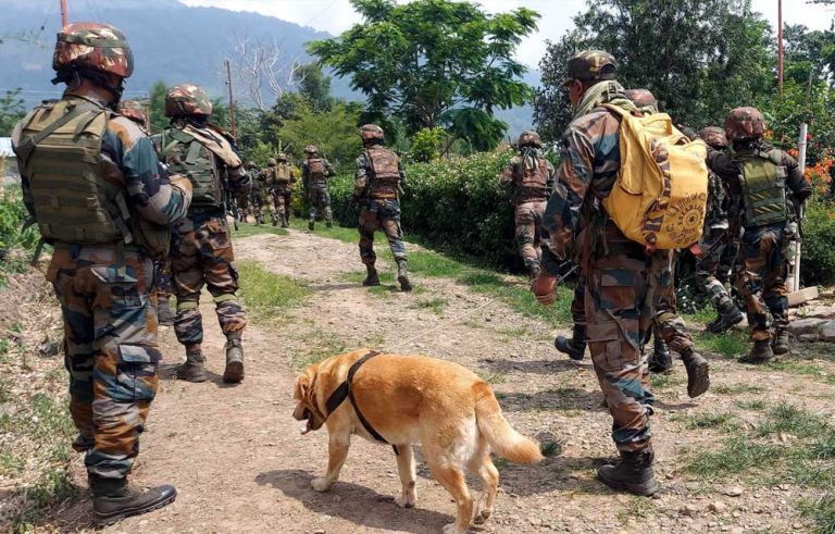 जम्मू-कश्मीर के कुपवाड़ा में सुरक्षाबलों ने तीन आतंकियों को मार गिराया, सर्च ऑपरेशन जारी