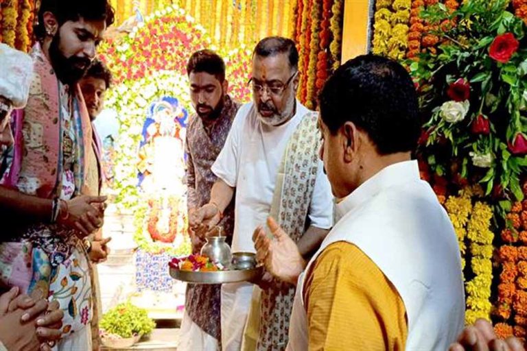 मुख्यमंत्री डॉ. यादव ने जन्माष्टमी पर गोपाल मंदिर पहुंचकर द्वारकाधीश भगवान श्रीकृष्ण के किए दर्शन