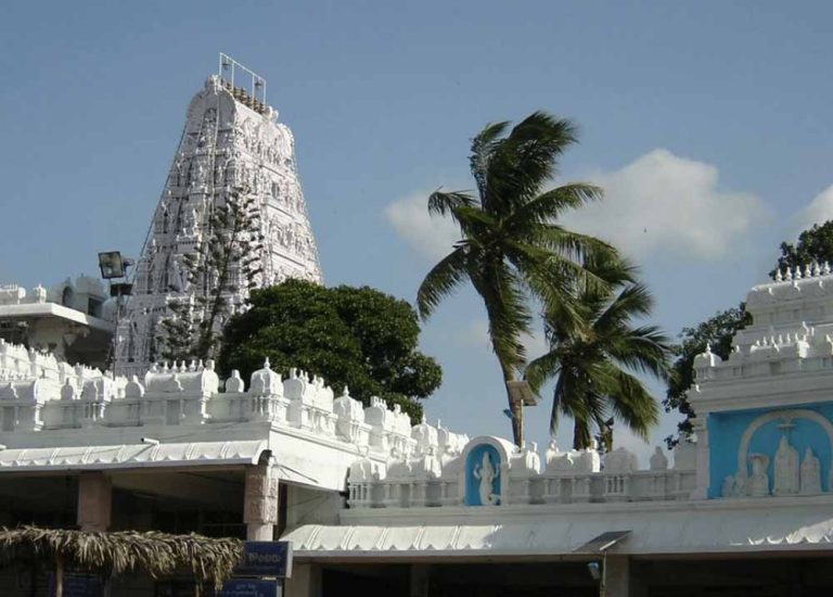 सत्यनारायण मंदिर श्रीकृष्ण जन्माष्टमी पर सज रहा भव्य स्वरूप में