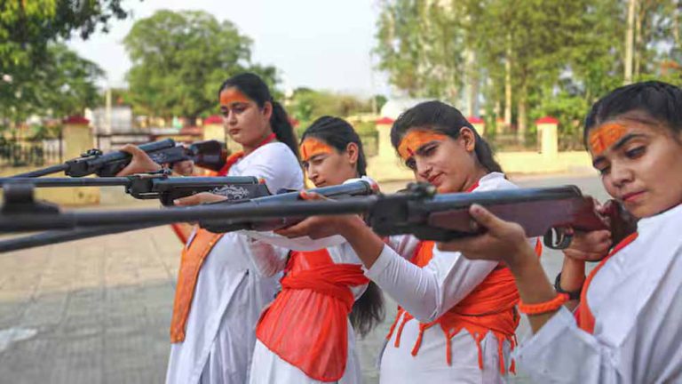 अब राष्ट्रीय स्वयं सेवक संघ धर्मांतरण और लव जिहाद रोकने के लिए चलाएंगे अभियान, रोडमैप तैयार