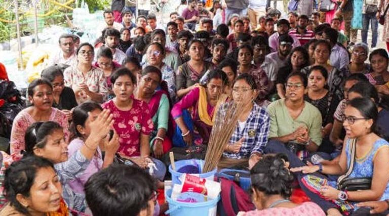 मुख्यमंत्री बनर्जी की सरकार के बीच एक दिन पहले प्रस्तावित बैठक के विफल, चिकित्सकों का धरना जारी