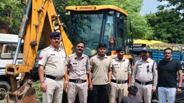 पुलिस ने JCB मशीन चोर को किया गिरफ्तार, जेल रोड के पास से चोरी की थी JCB