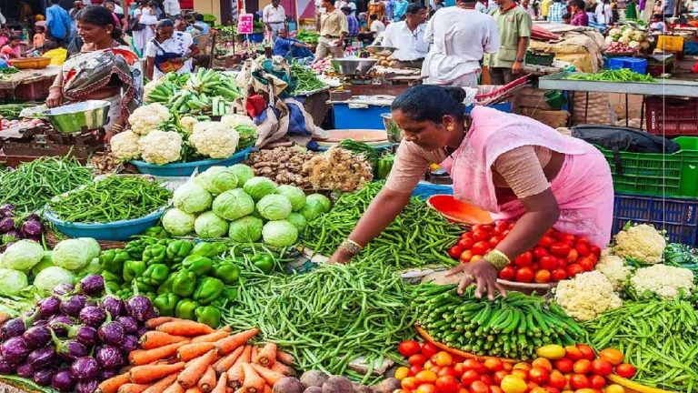 श्राद्ध पक्ष के साथ सब्जियों के दाम आसमान पर, टमाटर फिर हुआ लाल, हरा धनिया 400 रुपये किलो