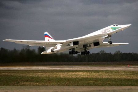 TU-160M बमवर्षक बिना ईंधन के 12 हजार किमी की दूरी कर सकता है तय