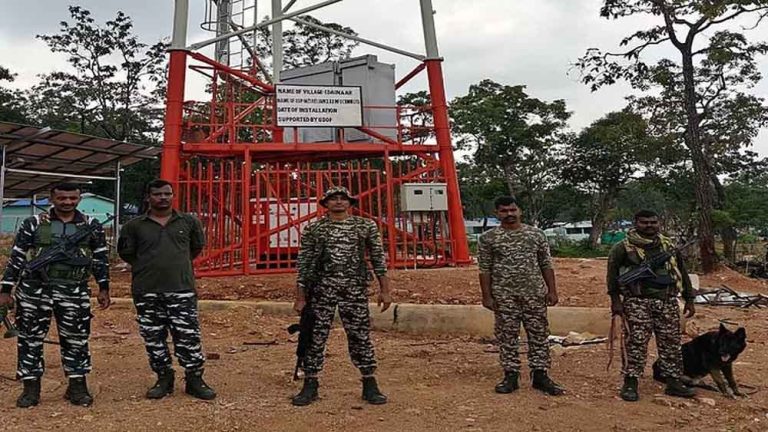 छत्तीसगढ़-बीजापुर के कावड़गांव और मुतवेन्डी में लगाए गए मोबाइल टावर