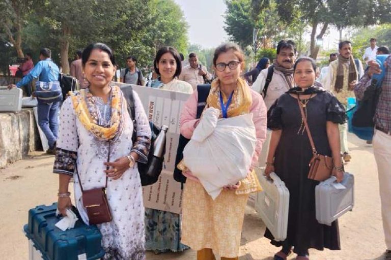 दो विधानसभा क्षेत्रों पर उपचुनाव के लिए कल वोटिंग, मतदान दल रवाना हुआ