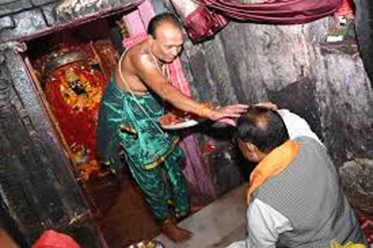 छत्तीसगढ़-दंतेवाड़ा में सीएम साय ने की मां दंतेश्वरी की पूजा-अर्चना