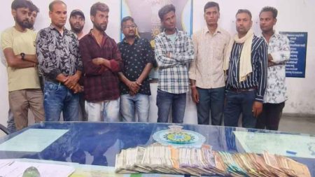 छत्तीसगढ़-धमतरी में फड़ों पर छापे में लाखों रुपये नगदी के साथ 18 जुआरी गिरफ्तार