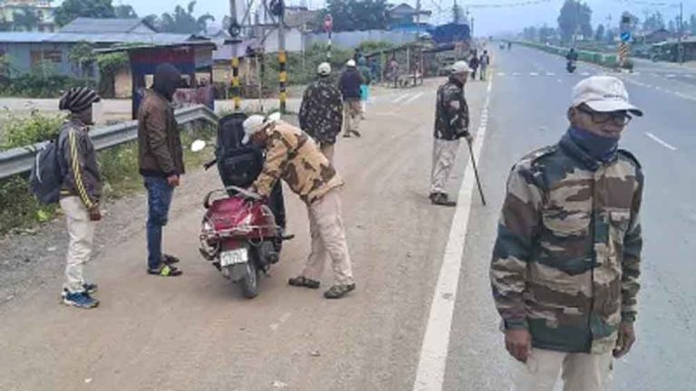 मणिपुर में बिना परमिट रह रहे चार मजदूर पकड़े