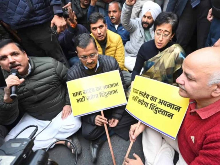 केजरीवाल ने किया ऐलान- आप पार्टी आंबेडकर को दिल्ली चुनाव का मुद्दा बनाएगी