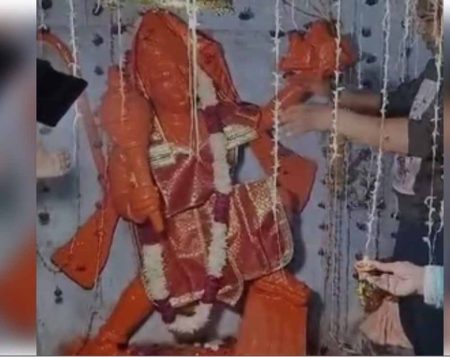 यूपी के संभल के दीपा सराय में भगवान हनुमान जी को चढ़ाया गया चोला, हुई पूजा, भक्तों की उमड़ी भीड़