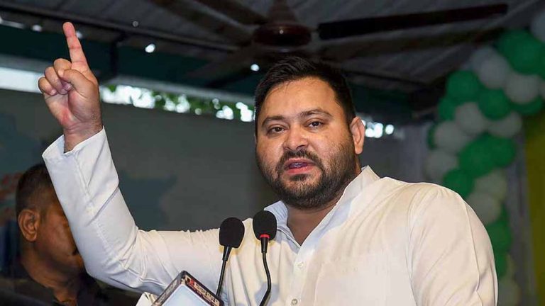 बिहार में तेजस्वी यादव ने कहा- राजद सरकार बनने पर बुजुर्गों को मिलेगी 1,500 रुपये पेंशन राशि
