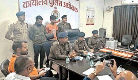 पुलिस ने छह लाख रुपये बरामद कर, दो आरोपियों को गिरफ्तार कर लिया