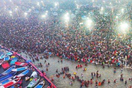 एक दिन में इतने करोड़ लोगों ने लगाई डुबकी, जितनी 189 देशों में आबादी भी नहीं