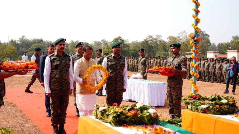 छत्तीसगढ़-बीजापुर में सीएम साय ने गमगीन माहौल में शहीद जवानों को दी श्रद्धांजलि