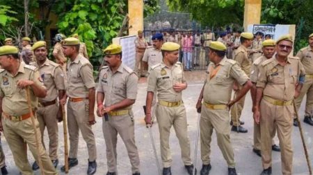 अब यूपी की पुलिस कोई तू-तड़ाक नहीं बल्कि जनता को आप कहकर सम्बोधित करेगी