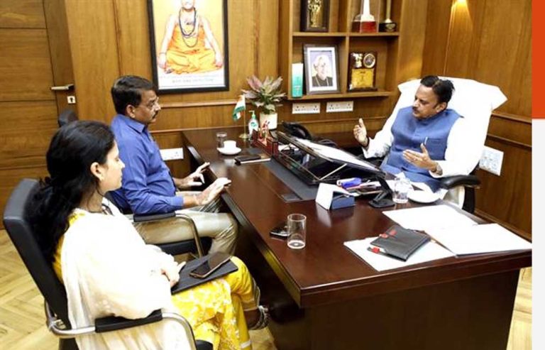 प्रदेश में वरिष्ठ चिकित्सकों को 70 वर्ष तक संविदा सेवा देने का प्रस्ताव होगा तैयार : उप मुख्यमंत्री शुक्ल